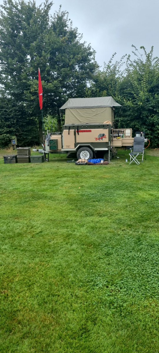 Gisteren aangekomen op camping Den Oorsprong. Heerlijk uitgeslapen, dadelijk antennes plaatsen voor de #a13Velddagen dan de luifel en vanmiddag luieren als de zon komt. QRV op PI3EHV.
#conquerorSA. Wat is het leven mooi 👍