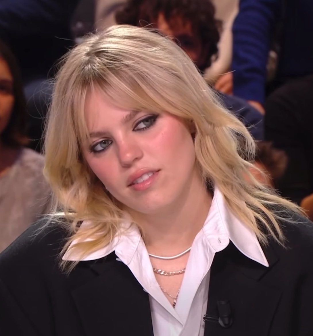 alwaysgnnafeel's tweet image. why does everyone always look so damn good on this french show