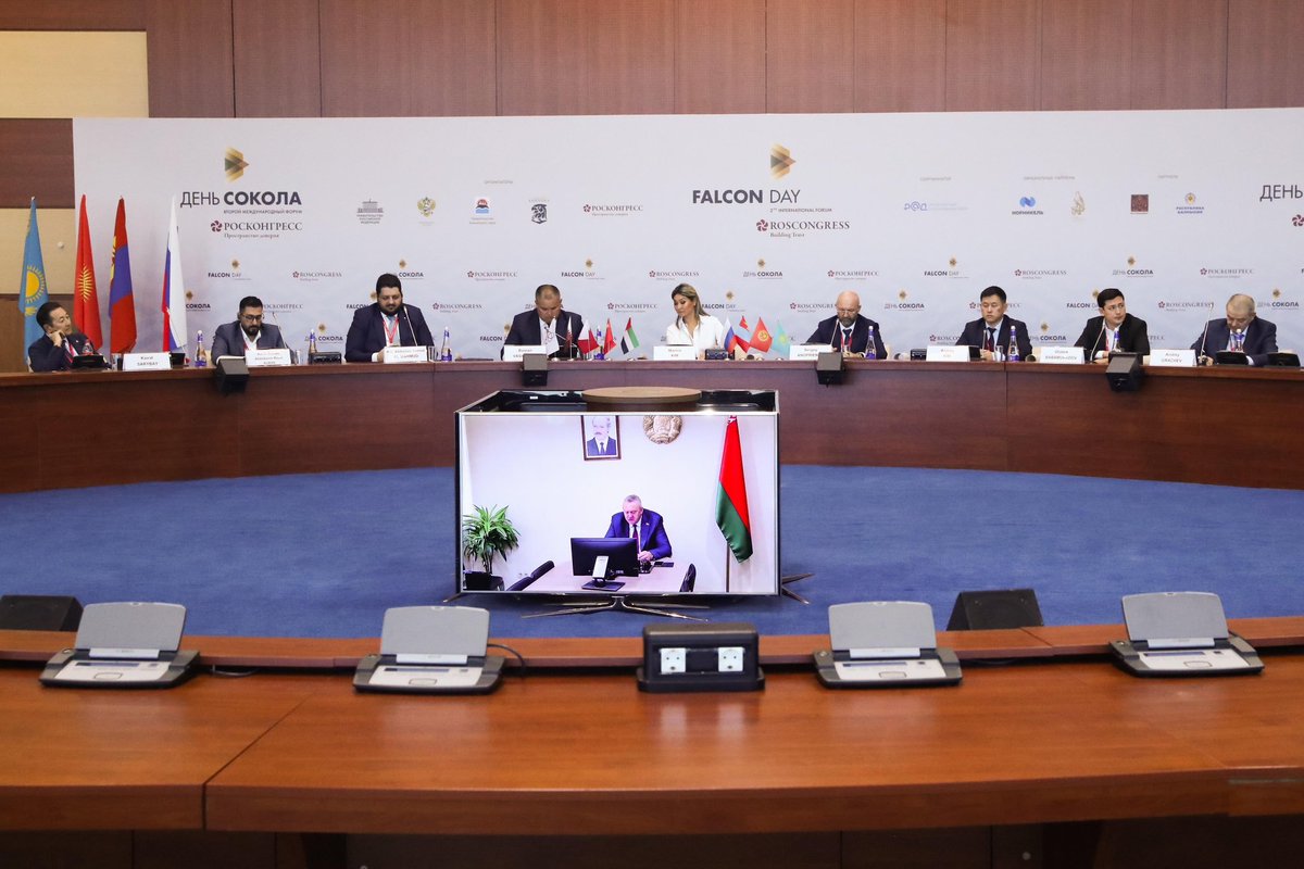 GulfTimes_QATAR's tweet photo. The #State of #Qatar, represented by the Ministry of Environment and Climate Change, participated in the second international forum "#FalconDay", which was held in the Russian city of Vladivostok.
The participating Qatari delegation was headed by His Excellency Mr. Abdulaziz bin Ahmed bin Abdullah Al Mahmoud, Undersecretary of the Ministry of #Environment and #Climate_Change.
The forum discussed the experiences of countries and the challenges they face in the field of preserving the #falcon and the houbara bustard.@moecc_qatar