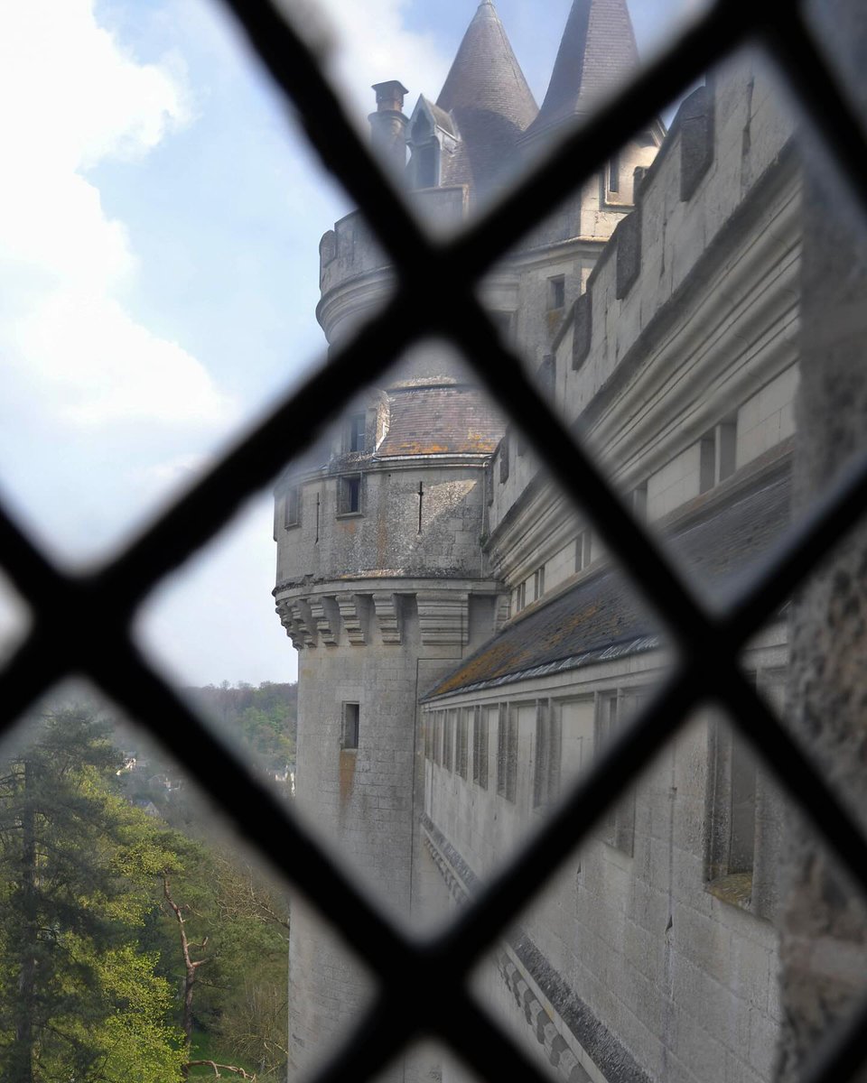 PlaceDeLeglise's tweet photo. Avez-vous déjà visité le château de Pierrefonds ?

#france #FrAgTw #magnifiquefrance #ruralité #laplacedeglise #village #villagedefrance https://t.co/QTsPu8mMaL