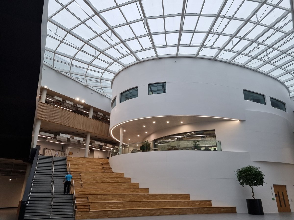 At The Wave building this morning for our Advanced Practice Supervisor Conference!! Such a beautiful building 😍 Thank you 
<a href="/shefunihealth/">Faculty of Health | University of Sheffield</a> for hosting our event! 
#SouthYorkshireAdvancedPracticeSupportProgram
<a href="/Sarahfish37/">Sarah Fisher</a> <a href="/LizMill36234990/">Liz Mills</a>