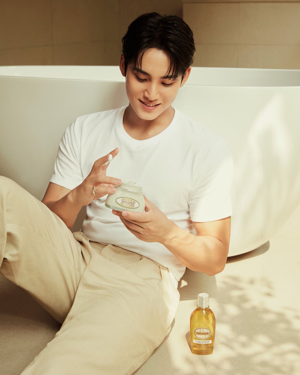 loccitane_jp's tweet image. いよいよ明日から #TakeTimeForYourself キャンペーンがスタート。

MINGYUも愛用する #アーモンドシャワーオイル は、オイルで洗うユニークなテクスチャが特徴。

ほんのり甘い香りで癒されて。

bit.ly/4dPM9Gk

#アーモンドシャワーオイル
#MINGYU
#loccitane
#ロクシタン