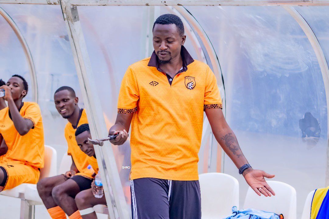 Ishimwe_Ida's tweet photo. #Bugeserafc
Nonese iyi nyundo ya BAKAME yakoraga iki ?๐๐๐๐
@Bugesera_fc https://t.co/YlTN9rgiTY