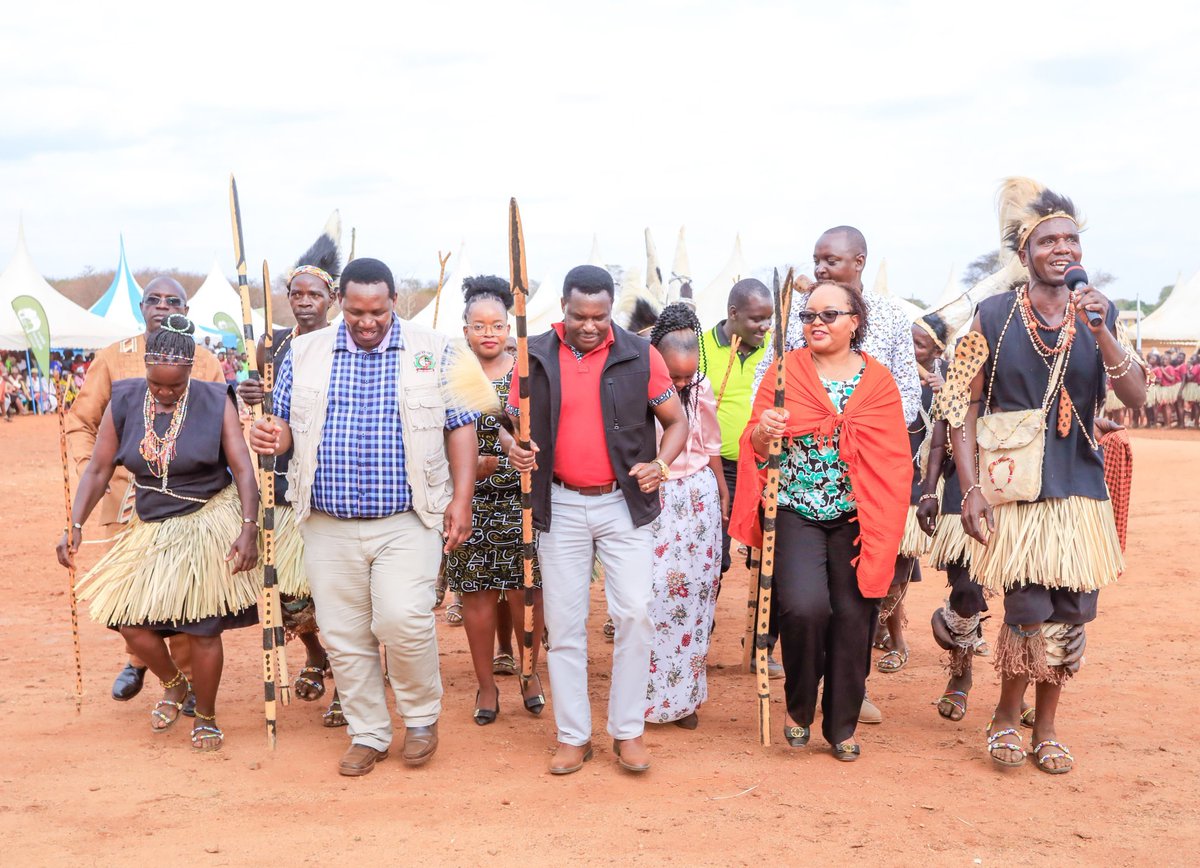 WaiguruMedia's tweet photo. Chairperson Governor Ann Waiguru received a warm welcome at the Tharaka Nithi Cultural Festival, where Njuri Ncheke elders urged her to seek their guidance on her political ambitions.  #NjuriNchekePrayer @AnneWaiguru https://t.co/RWVkcmX8qz