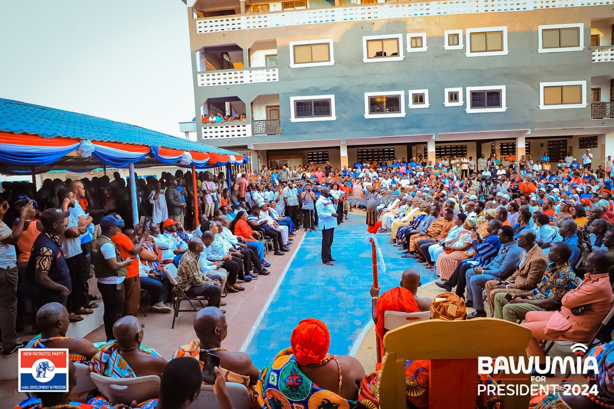 MBawumia's tweet photo. Wednesday was another exciting day of engaging the ordinary Ghanaian, this time in the Okaikwei North, South and Central Constituencies of the Greater Accra Region as I continued my Possibilities Tour.

At various engagements at Avenor, Kwame Nkrumah Circle, Kaneshie Market, Abeka Market and Lapaz, I outlined a number of positively-radical policies and programmes I propose to help Ghana hold her own and accelerate her development in the Fourth Industrial Revolution.

I also outlined the positive strides made so far, and urged Ghanaians to help me move Ghana to the next level. 

Together, #ItIsPossible !

#Bawumia2024
#BoldSolutionsForOurFuture