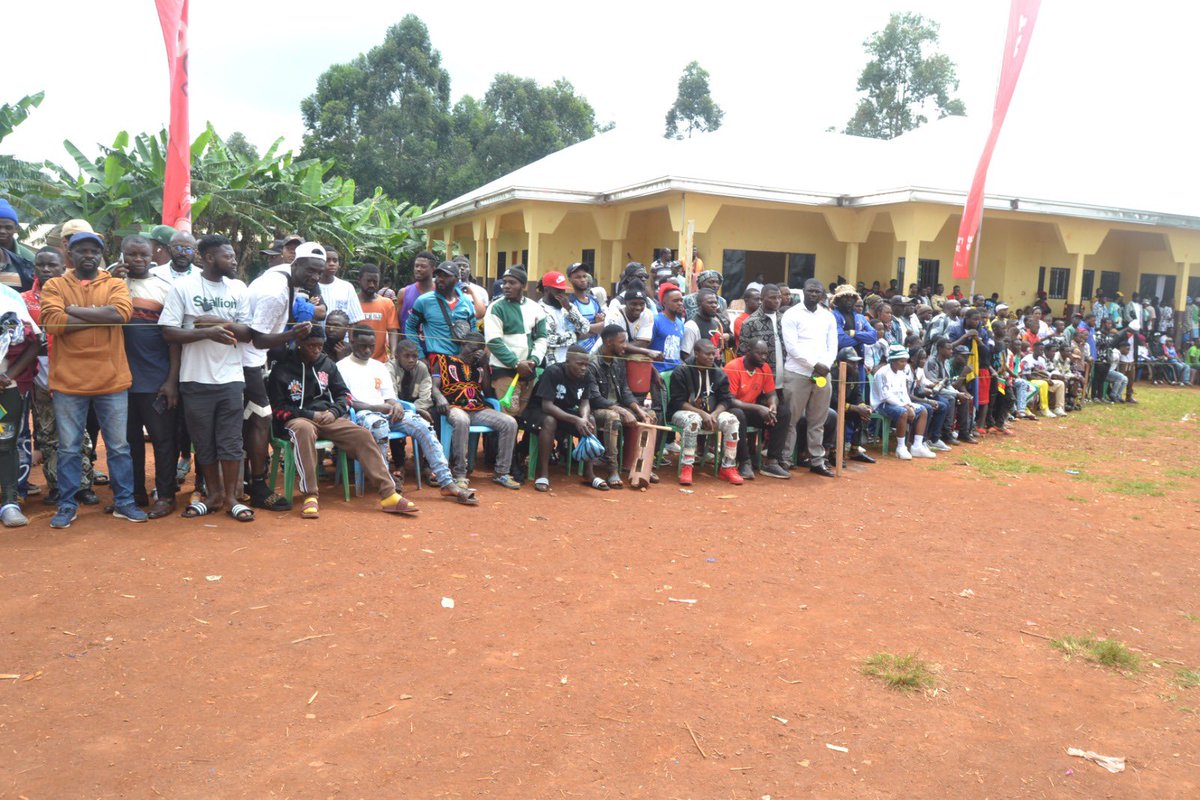 PNUDCameroun's tweet image. 👏🏾 UNDP 🇨🇲 #RecoveryProgramme under #PPRD-NW/SW proudly celebrates the winners of the Bamenda 1 Peace & Unity Tournament presided at by #NWRegion Governor.
The event not only crowns champions but also strengthens the bonds of peace & unity in the region.