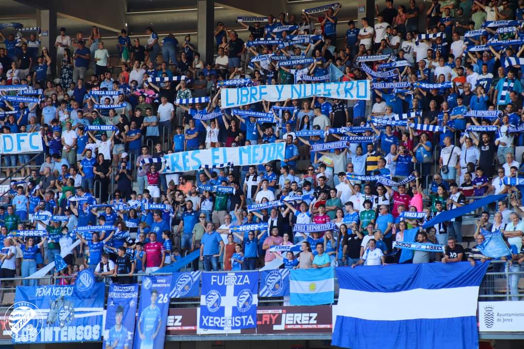 UPXerecistas (@upxerecistas) on Twitter photo 👕🧣 PREPARA TU 𝐁𝐔𝐅𝐀𝐍𝐃𝐀 Y TU 𝐂𝐀𝐌𝐈𝐒𝐄𝐓𝐀 DEL <a href="/XerezDFC/">XEREZ DEPORTIVO</a> QUE SÓLO FALTAN 3 DÍAS PARA DEBUTAR EN CHAPÍN
La UPX quiere convocar un bufandeo en las gradas a la salida de los jugadores el domingo para dar colorido al estadio
#bufandaycamiseta #TuVasMarcandoMiCamino 👕🧣 PREPARA TU 𝐁𝐔𝐅𝐀𝐍𝐃𝐀 Y TU 𝐂𝐀𝐌𝐈𝐒𝐄𝐓𝐀 DEL <a href="/XerezDFC/">XEREZ DEPORTIVO</a> QUE SÓLO FALTAN 3 DÍAS PARA DEBUTAR EN CHAPÍN
La UPX quiere convocar un bufandeo en las gradas a la salida de los jugadores el domingo para dar colorido al estadio
#bufandaycamiseta #TuVasMarcandoMiCamino