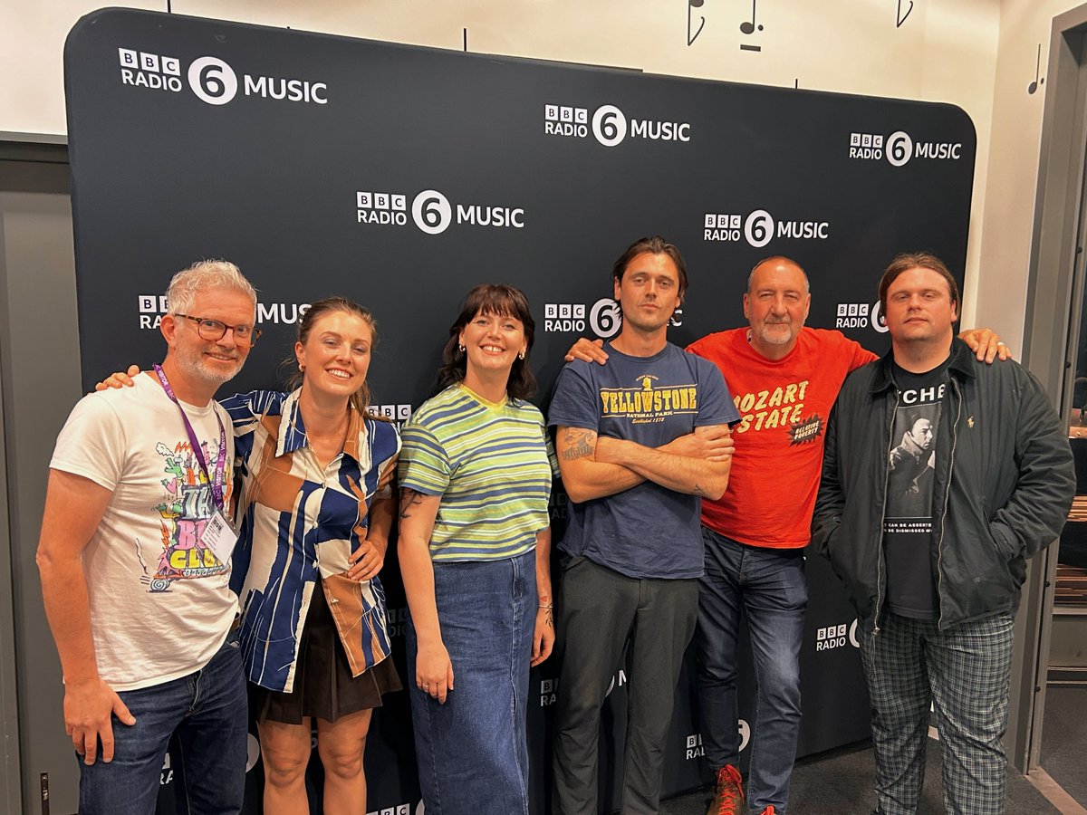 British Birds (@itsbritishbirds) on Twitter photo All smiles with <a href="/marcrileydj/">Marc Riley ⚽️🍺🐳</a> and Howard! Thank you both for your support since the beginning x
Listen back to our session here:
bbc.co.uk/sounds/play/m0… All smiles with <a href="/marcrileydj/">Marc Riley ⚽️🍺🐳</a> and Howard! Thank you both for your support since the beginning x
Listen back to our session here:
bbc.co.uk/sounds/play/m0…