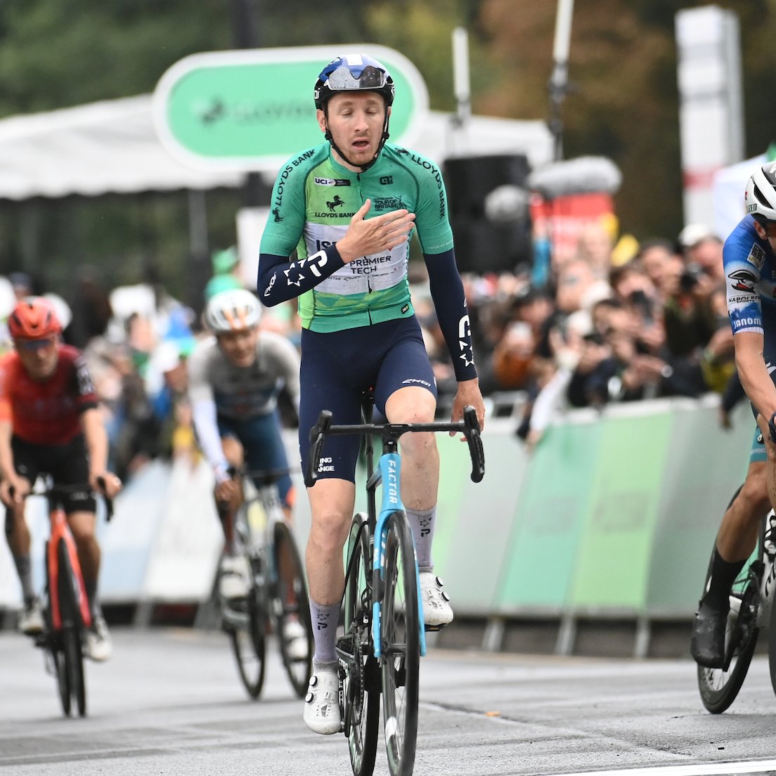 👏 Stevie in Wonderland!

Stevie Williams took a nail-biting stage victory in Barnsley to win for the second stage in a row.

#TourOfBritain | <a href="/LloydsBank/">Lloyds</a> | <a href="/IsraelPremTech/">Israel – Premier Tech</a>