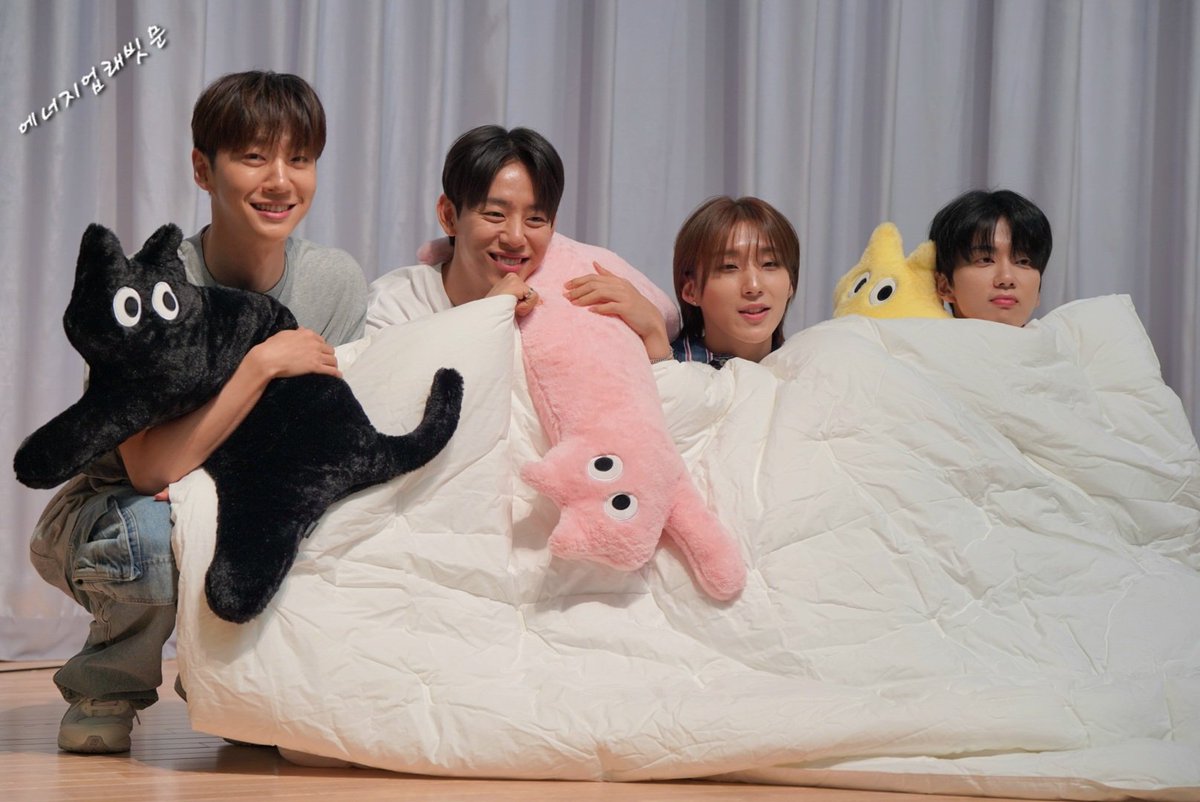 ms77jh77's tweet image. 240905 싸웨 대면 
쪼르륵...넘 귀욤😝
#방용국 #정대현 #유영재 #문종업 
#BANG_JUNG_YOO_MOON #비에이피 
@BAP_Bangyongguk 
@official_JDH93 
@BAP_Youngjae
@jongup_official