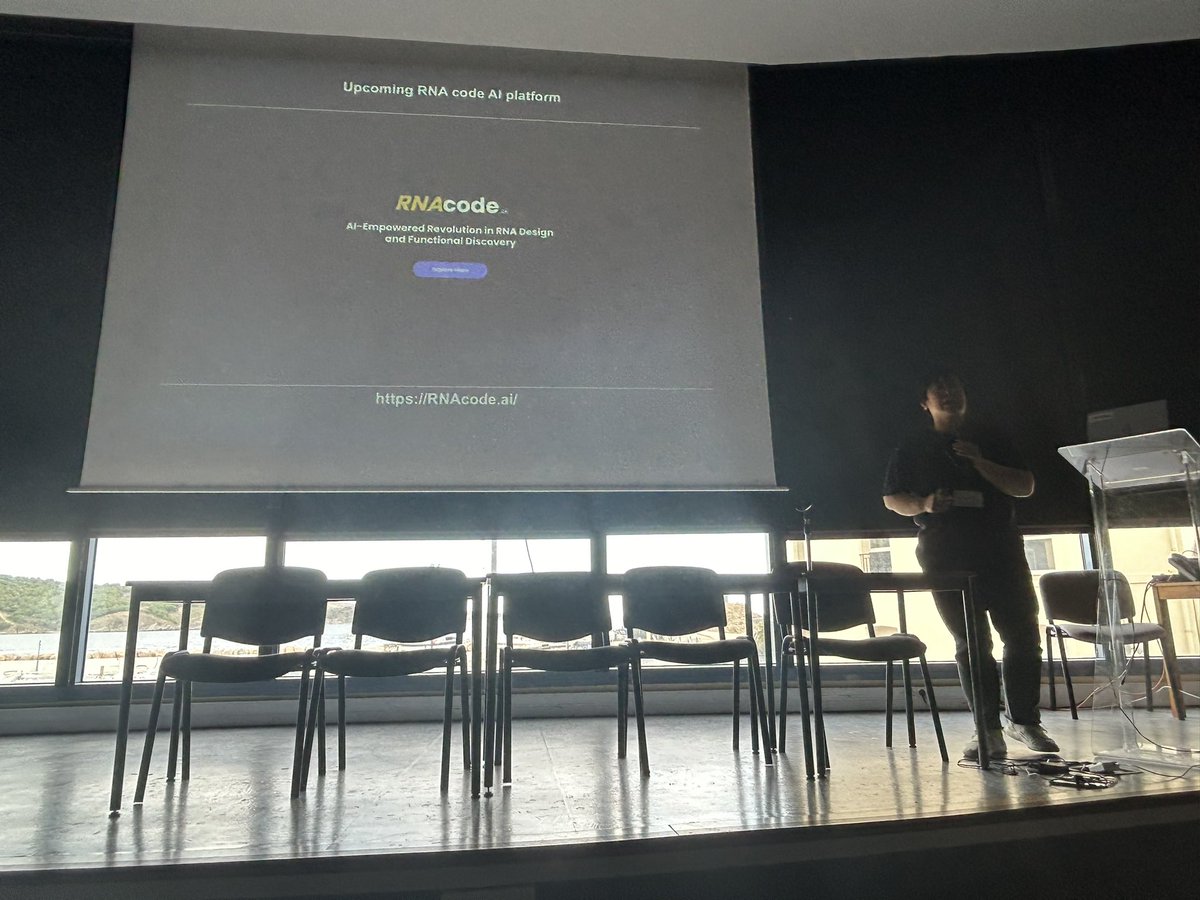 One more time amazing talk by <a href="/YiliangDing/">Yiliang Ding</a> at #PGRP2024 with exciting new AI-based tools for RNA structure predictions