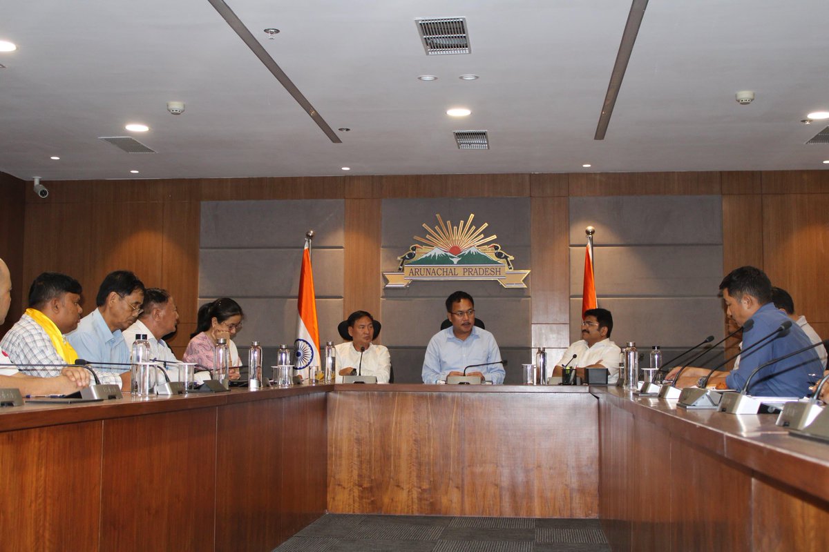 wangsu_d's tweet photo. AP Agriculture Marketing Board signed an MoU for sale of 5000 MT ginger worth 35 crores with an exporter RC Roy Associates today. All senior officers including Advisor Talem Taboh, MLA were present during signing of the MoU. My best wishes to both the buyer and board! https://t.co/5I1QopHnBb