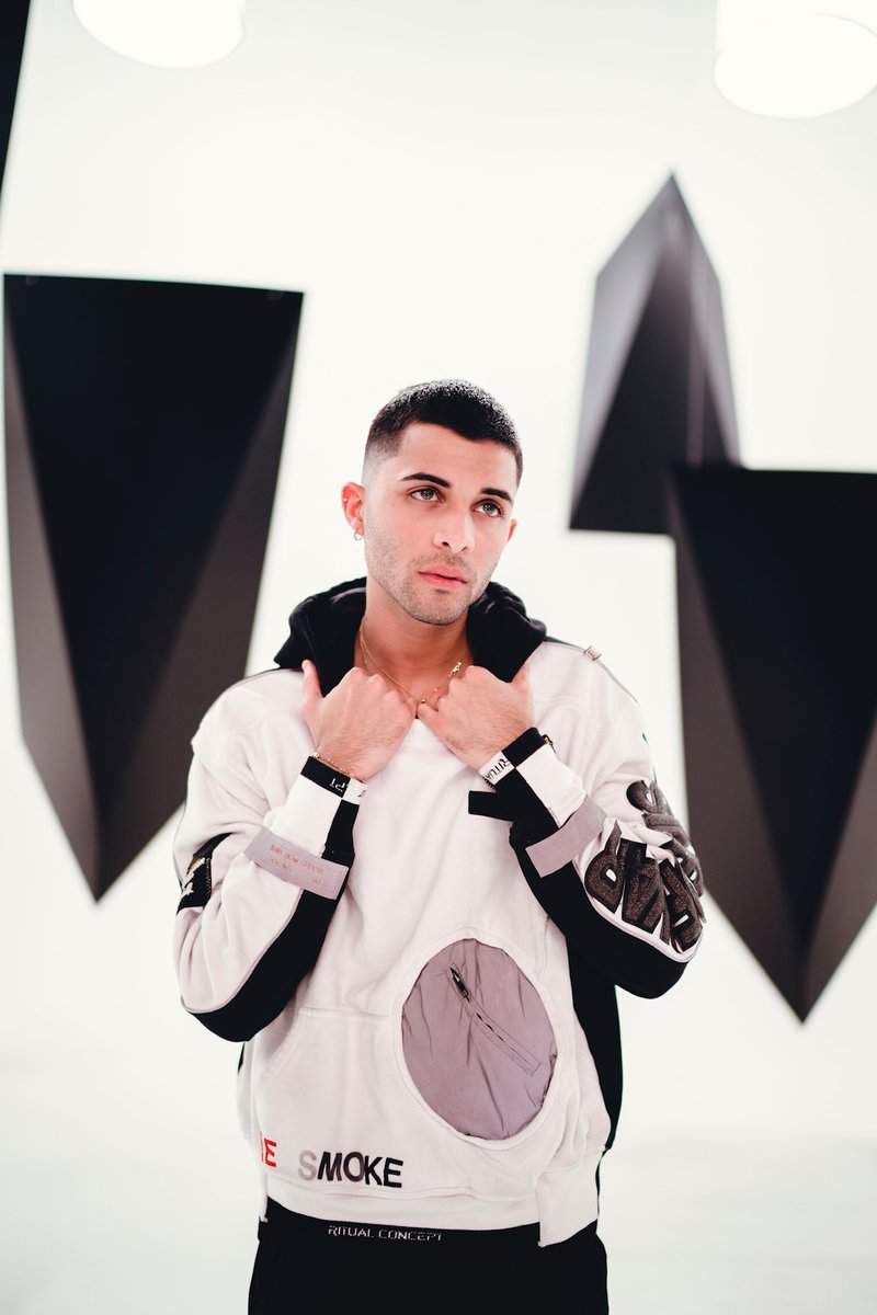 Erick Brian for the recordings of "Como Así".