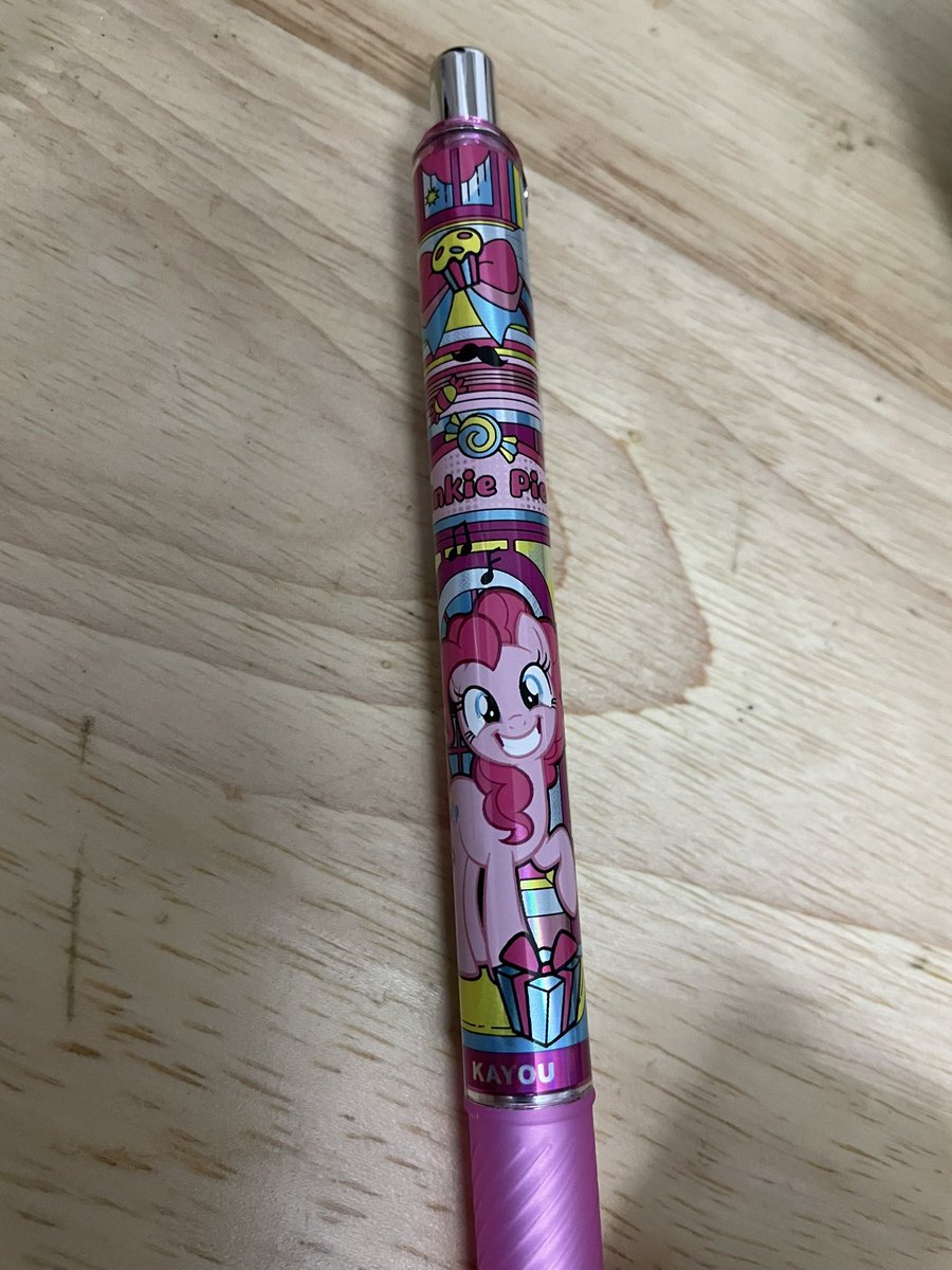 Currently at the factory in China. While the competitors pony plushies are crap this cool #MLP Pinkie Pie pen is great. I picked it up at a mall in Shenzhen. Gotta love #PinkiePie