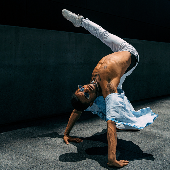 Dance_Magazine's tweet photo. #PlacesPlease: Meet Primo, the 27-year-old dancer and performer who just wrapped up his run as Tumblebrutus in “Cats: The Jellicle Ball,” at @pac_nyc. 🔥
Read: https://t.co/Y5kXmkEq14
📸: Photos by Quinn Wharton
#primo #catsthejellicleball #dancer https://t.co/zWKyvfr4Su