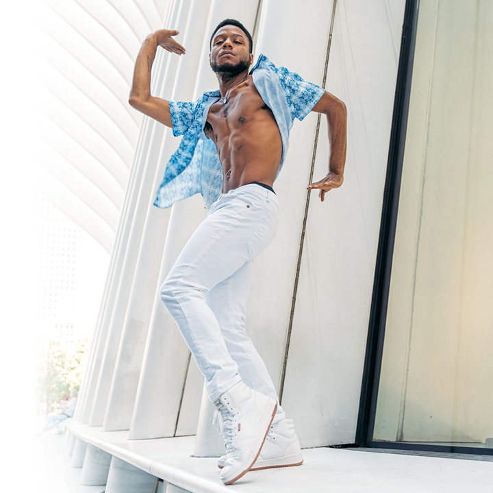 Dance_Magazine's tweet photo. #PlacesPlease: Meet Primo, the 27-year-old dancer and performer who just wrapped up his run as Tumblebrutus in “Cats: The Jellicle Ball,” at @pac_nyc. 🔥
Read: https://t.co/Y5kXmkEq14
📸: Photos by Quinn Wharton
#primo #catsthejellicleball #dancer https://t.co/zWKyvfr4Su