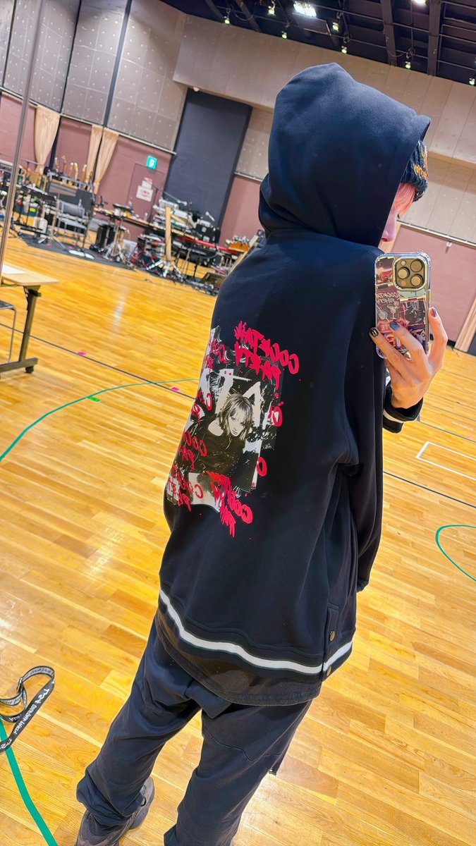 メンヘラチャン イチゴパーカー スタジャン タグ着き zip-up パーカー ブラック いちご 心臓 病みかわいい 黒 苺