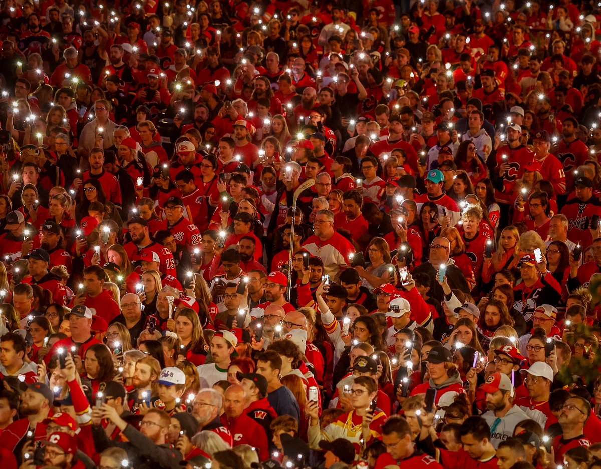 Leah Hennel tweet media