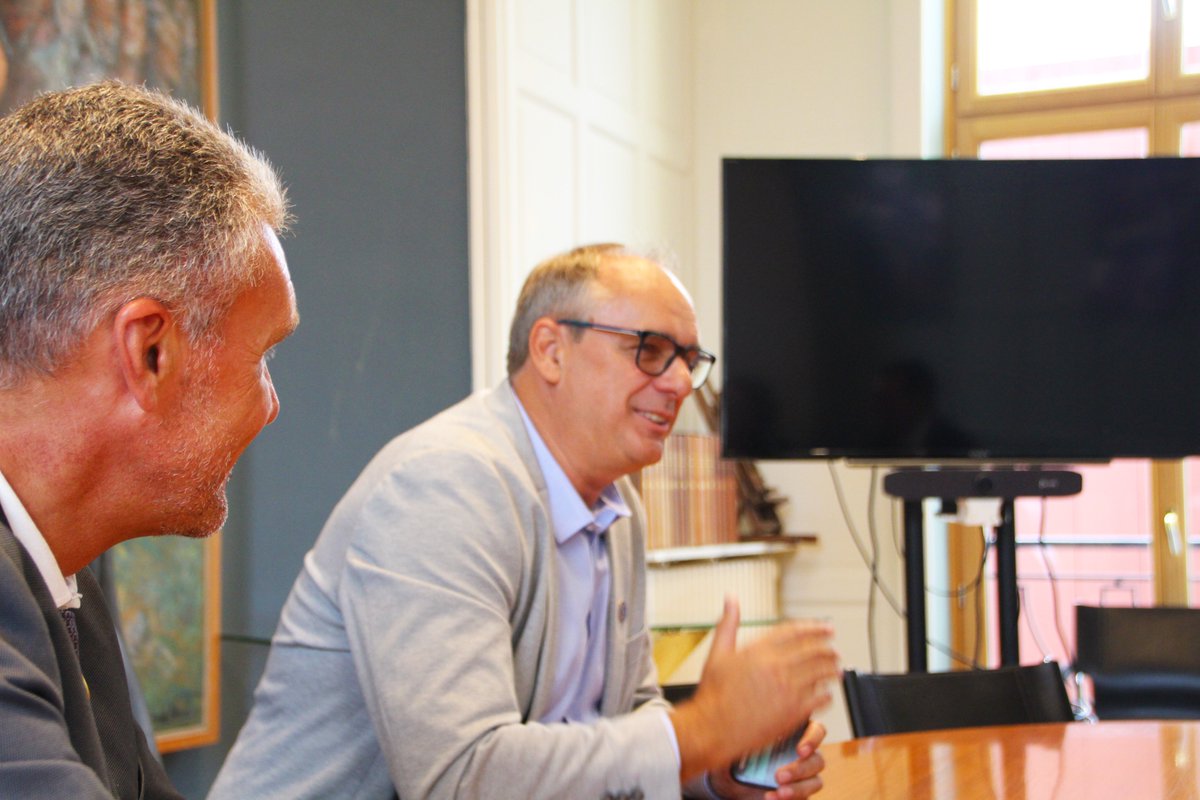 cci_indre's tweet photo. Rencontre entre Jacky Thoonsen, président #CCI #Indre , et @JPFarandou, président @GroupeSNCF ce midi à #Chateauroux 
L'occasion d'évoquer la réhabilitation de la ligne voyageurs Tours/Châteauroux, élément d'attractivité en + pour l'@Indre36

@Prefet36 @CCI_CentreVdL @ccifrance https://t.co/gyBOpwkV8D