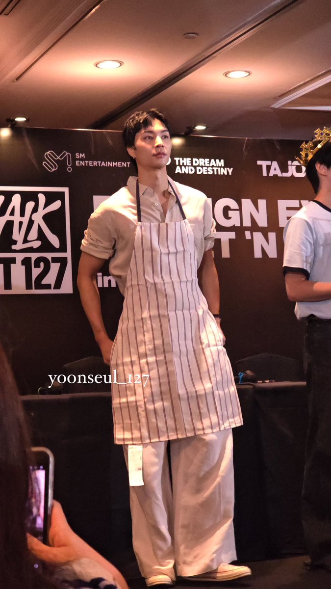 yoonseul_127's tweet photo. 선물해준 보람이 있네✨😭💚

#쟈니 #JOHNNY #NCT127 #WALK #NCT127_WALK
#NCT127_WALK_JAKARTA 
#NCT127_WALK_FANSIGN_in_JAKARTA https://t.co/8fcehE4s4i
