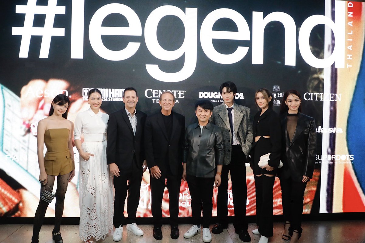 GMMTV's tweet photo. ขอนำภาพบรรยากาศ “วิน-เมธวิน” ร่วมงานเปิดตัวนิตยสาร Hashtag Legend Thailand ที่เจ้าตัวขึ้นปกครั้งแรก ฉบับเดือนกันยายน ในลุคหล่อเท่สะกดสายตามาฝากทุกคนค่ะ

#legendxWin 
#CelebratingLegendStyle
#legend_th
#GMMTV https://t.co/D44njEmU74