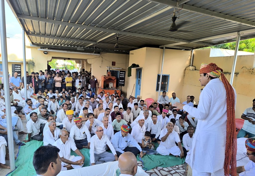 AjaysinghKilak's tweet photo. आज #डेगाना विधानसभा क्षेत्र के #चुई ग्राम में डामरिकृत सड़क चुई से कवाल का शिलान्यास किया
इस दौरान आयोजित समारोह में ग्रामीण द्वारा विभिन्न समस्याओ से अवगत करवाया गया 
में ग्रामवासियो को आश्वासन देता हूँ आपके हर वाजिब मांग का में निस्तारण करूंगा ऒर ग्राम के 1/2 https://t.co/iZ0Mv2vSHI