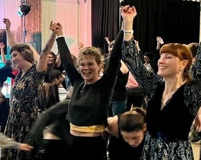 dock_festival's tweet photo. We are bringing @thesassenachs to dance the night away at our Festival! 
A brand new addition this year: a Ceilidh Dancing Night! Join us for an unforgettable evening of Scottish music, fun, and laughter. 💃🕺
#CeilidhDancing #theSassenach 
#lightsfestival  #riverthames https://t.co/Nv4PMebYm1