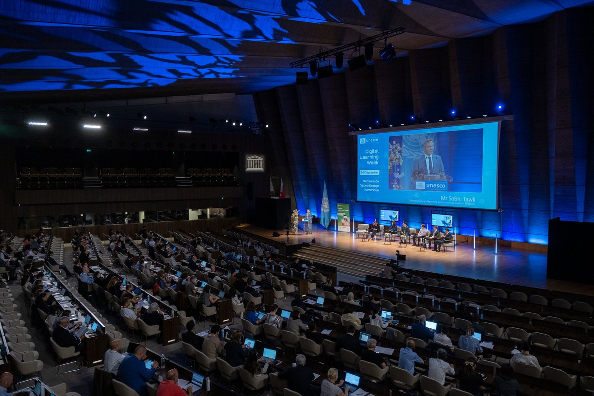 🌐Semaine de l'#ApprentissageNumérique de <a href="/UNESCO_fr/">UNESCO en français</a>

La Présidente du <a href="/csequebec/">Conseil supérieur de l'éducation</a>, Monique Brodeur, a présenté en plénière leur rapport sur les enjeux éthiques de l'#IA générative en enseignement supérieur.  

Pour en savoir plus: shorturl.at/zcDNe
#ApprendrePourLaPlanète