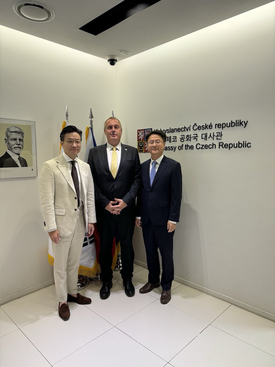 IvanJancarek's tweet photo. During 2nd day of Seoul’s visit Mr. Pojar met with representatives of the Korean business @Hyundai_Global @KHNP_Cesko #HyundaiRotem,the Institute of Industrial Technology #KEIT and with cabinet minister Mr Sangim Yoo. Bilateral 🇨🇿&🇰🇷relations are more then nuclear tender https://t.co/BvlfV7FDGo