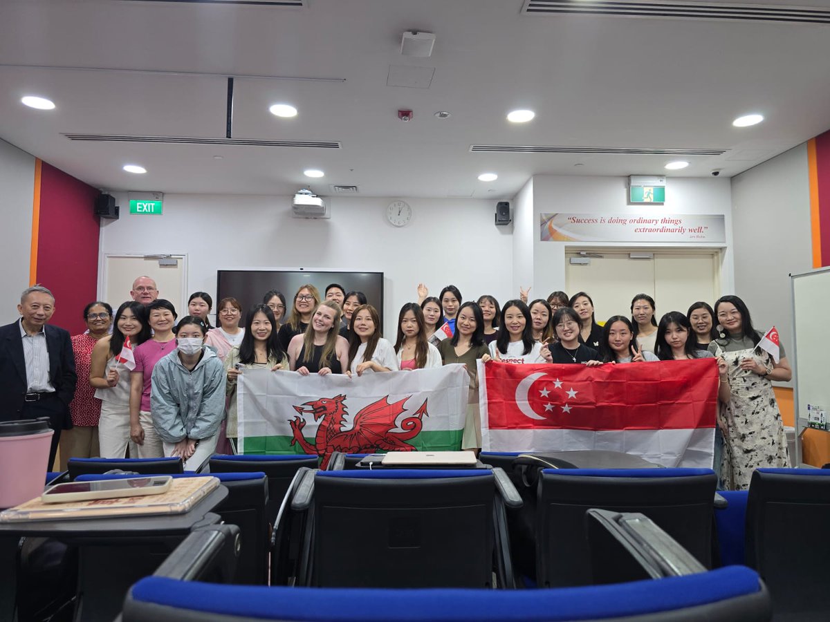 Mae ein darlithwyr Jeremy Griffiths a Kaydee Owen wedi bod yn brysur iawn yn darlithio ar y cwrs MA Addysg ar gyfer MIDS yn Singapore'r wythnos hon.  

Our lecturers Jeremy Griffiths and Kaydee Owen have been very busy lecturing on our MA Education for MIDS Singapore this week!