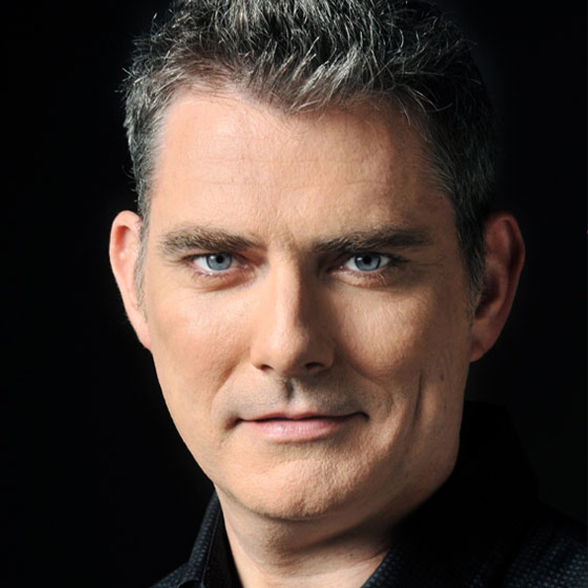 Ángel Ódena sustituirá al inicialmente previsto Luis Cansino quién, por un pequeño problema de salud, no podrá estar presente en el concierto “Viva Verdi” que, el próximo 14 de septiembre, abrirá nuestro Otoño Lírico.
   Entradas en ataquilla.com
#óperavigo #verdi