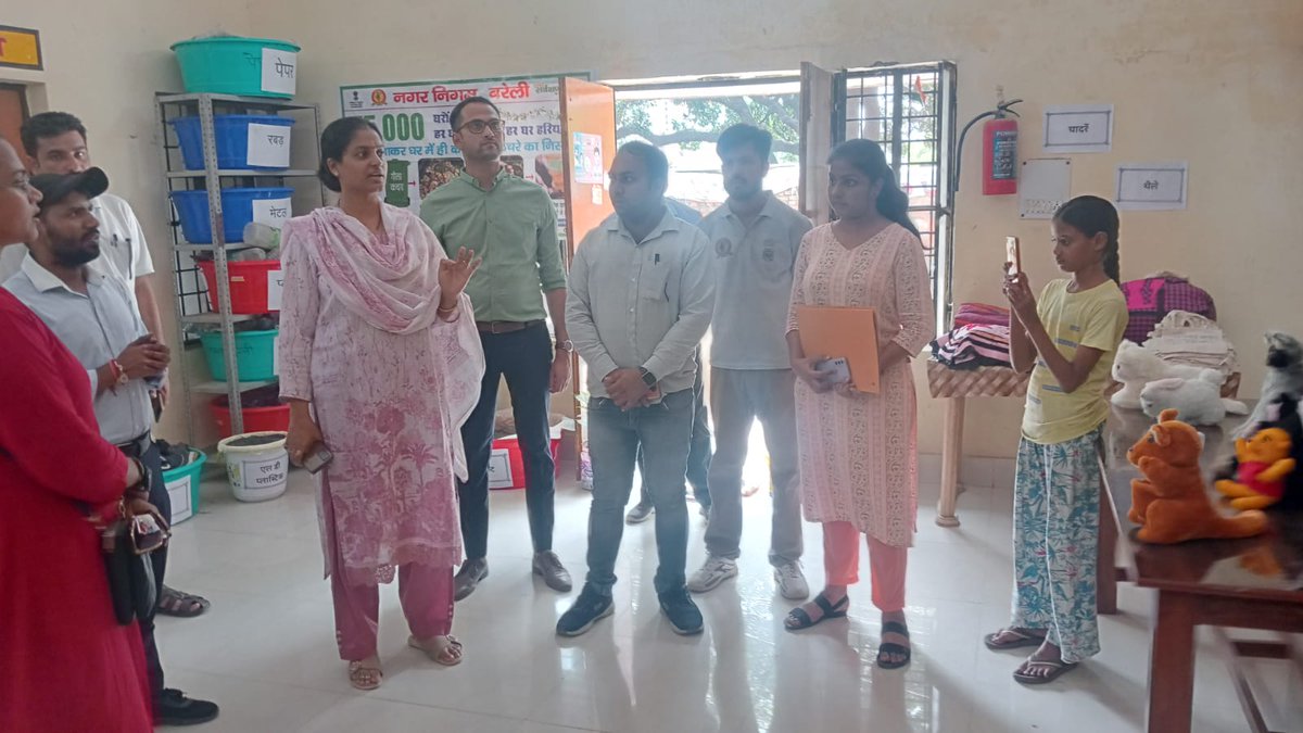 RRR center visit and starting of bartan bank by Hon. Mayor

<a href="/aksharmaBharat/">A K Sharma</a> <a href="/CommissionerBa1/">Commissioner, Bareilly Division</a> <a href="/amritabhijat/">Amrit Abhijat</a> <a href="/bareilly_nn/">Bareilly Nagar Nigam</a> <a href="/NagarVikas_UP/">Urban Development Department, Uttar Pradesh</a>