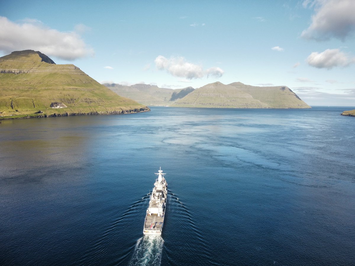 wilco_faber's tweet photo. Een navigatie oefening, dwars door de Faeröer 🇫🇴, levert ook mooie plaatjes op van https://t.co/8MxC8hbm7D. Van Amstel #F831 😍@kon_marine https://t.co/tfWjzRDcmf