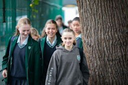 SurbitonHigh's tweet image. Autumn Term begins this rainy Thursday morning, but our pupils&apos; spirits aren’t dampened!  ☂️ Ready to take on the challenges of a new School year and, for some, embark on the beginning of their Senior School learning journey.

#UnmistakablySurbiton #EducationUnleashed