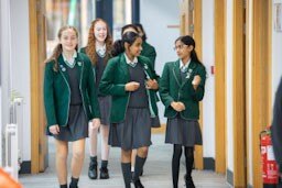SurbitonHigh's tweet image. Autumn Term begins this rainy Thursday morning, but our pupils&apos; spirits aren’t dampened!  ☂️ Ready to take on the challenges of a new School year and, for some, embark on the beginning of their Senior School learning journey.

#UnmistakablySurbiton #EducationUnleashed