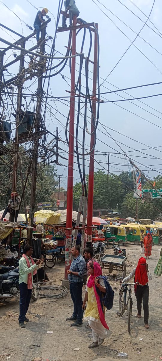 puvvnlchandauli's tweet image. जनपद चंदौली विद्युत वितरण खंड-द्विo,मुगलसराय में पड़ाव क्षेत्र के अंर्तगत विद्युत व्यवस्था को बेहतर बनाने के लिए  #XLPECable लगाने का कार्य किया गया जिससे उपभोक्ताओं को विद्युत् आपूर्ति सुचारू रूप से प्राप्त हो सके l @aksharmaBharat @EMofficeUP @PuVVNLHQ @UPPCLLKO @dmchandauli