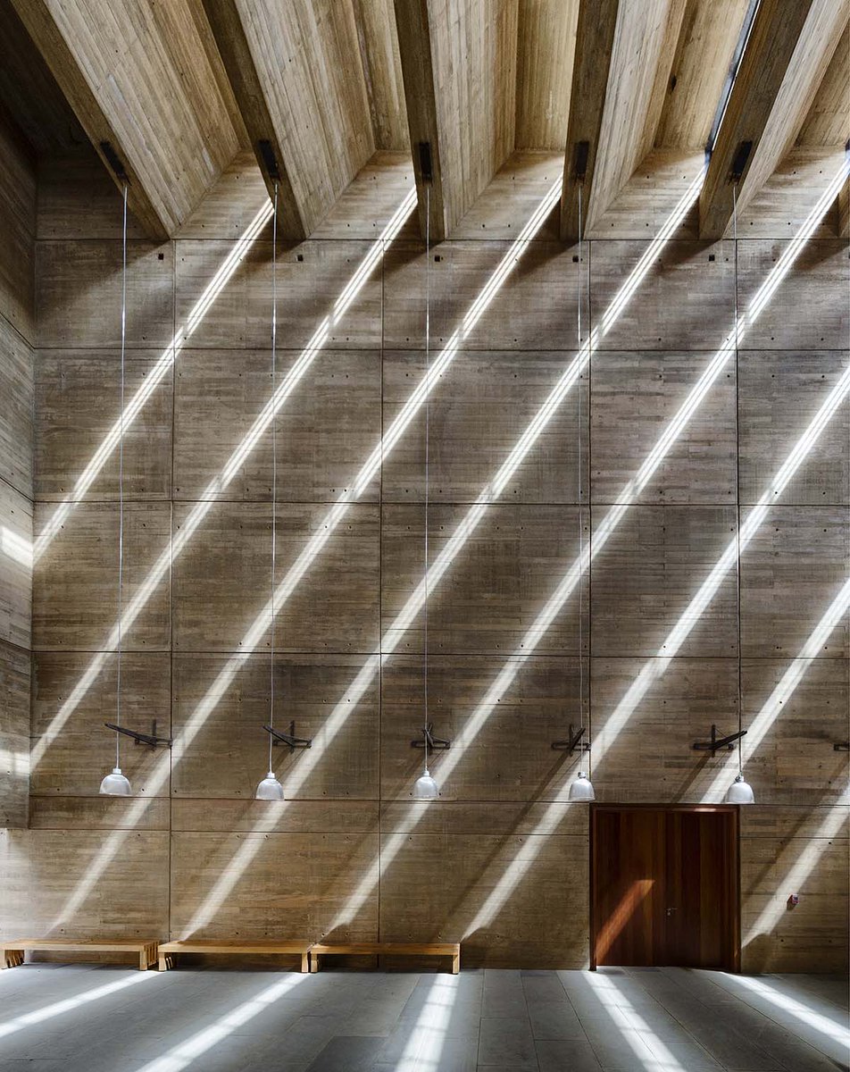 Speedmaster72's tweet photo. #juevesdearquitectura  Premio Luis M. Mansilla 2018: ARCHIVO HISTÓRICO DEL ESTADO DE OAXACA, de Ignacio Mendaro, por enseñar “la importancia de la Arquitectura muraria, del claroscuro en la secuencia de patios. Arquitectura sabia con la climatología q se funde con la vegetación." https://t.co/nDGmr3hwGn