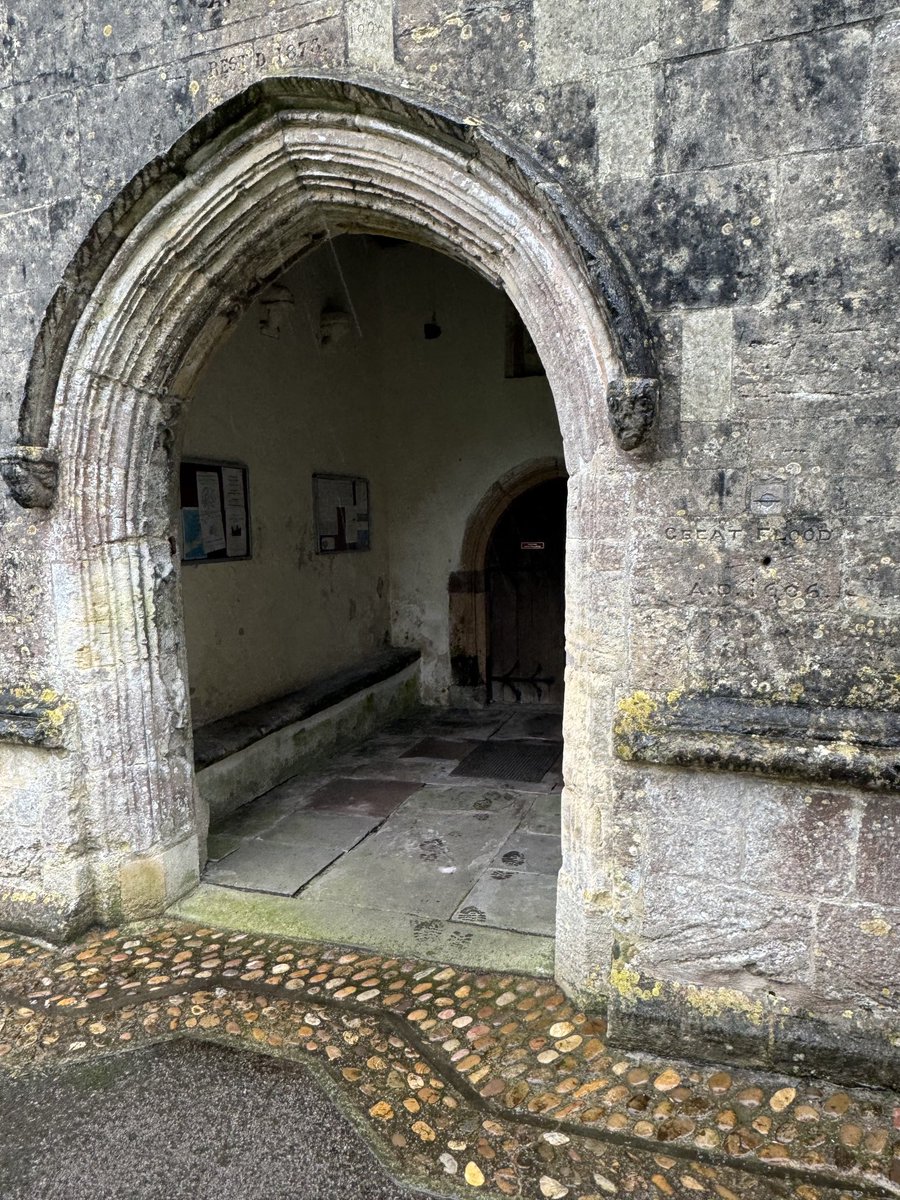 Barb_Drummond's tweet photo. This is the porch of #StThomas, #Redwick near Newport. Above the door is a print of the flood, similar to my book cover. Zoom in to right of door you can see the #FloodMarker. From my #book #TheGreatFloodOf1607. Now on sale online and in bookshops #history #disasters https://t.co/G59LSjVV3Y