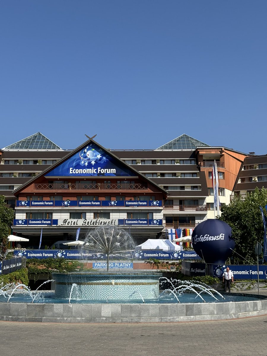 3 dni inspirujących rozmów i spotkań na temat profilaktyki, opieki farmaceutycznej i tego jak najlepiej zadbać o pacjentów w całym systemie opieki zdrowotnej. Zarząd <a href="/NaRzeczPacjenta/">Fundacja Na Rzecz Pacjentów</a> w składzie <a href="/Lucas_pharmacy/">Łukasz Fijałkowski</a> <a href="/izaFarmaceutka/">Iza Baj</a> #AleksandraMurawska brał udział w <a href="/Economic_Forum_/">Forum Ekonomiczne</a>