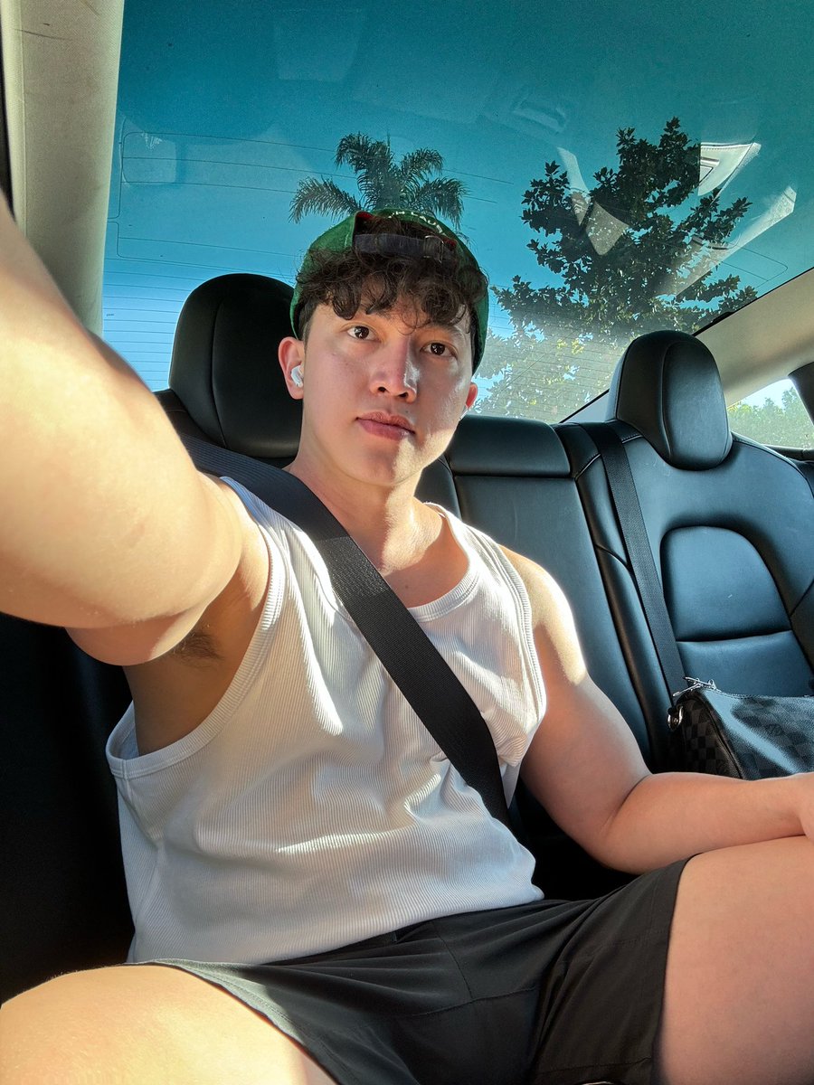 Come give me a head 💦🍆

linktr.ee/rhenzolanuzo