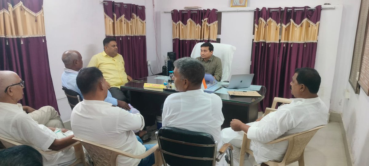 EcMotihari's tweet photo. #SBM(G)/#LSBA फेज-2 के तहत प्रखंड-रक्सौल,BDO के अध्यक्षता में  #SLWM के विषय पर समीक्षा बैठक किया गया जिसमें उपस्थित BC,#पंचायत_मुखिया, #स्वच्छतापर्यवेक्षक एवं उपस्थिति हुए |
@Dm_Motihari @19sameersaurabh @BiharRDD @IPRD_Bihar @SBMGramin @rajeevjauhari1 @PIB_Patna @rajeshkbas42 https://t.co/RAbTvoVy9J