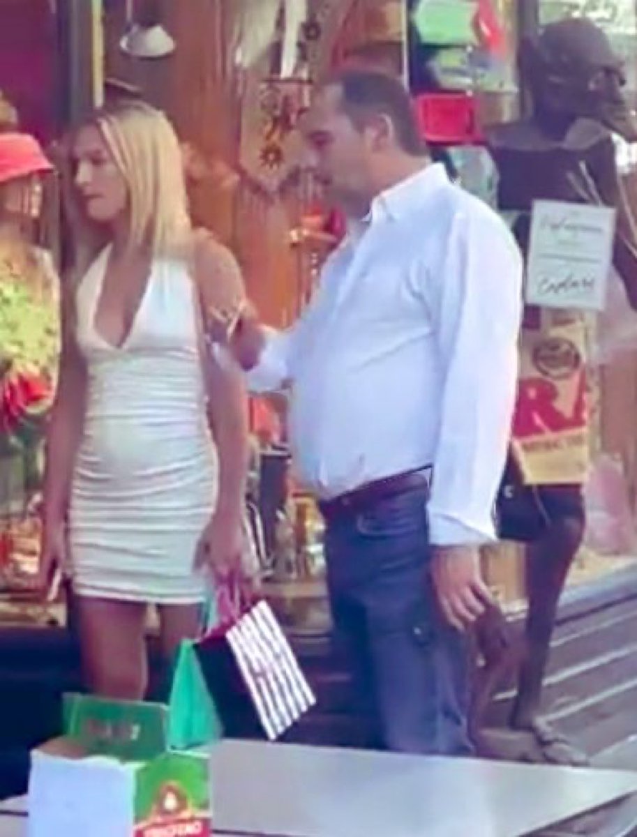 Gol_de_Iniesta's tweet photo. 1.500€ al día cobraba la rubia por acompañar a Abalos de nuestros impuestos. 

Sociatas, vuestras tragaderas no tienen fin. https://t.co/Q2C8bgZZxz
