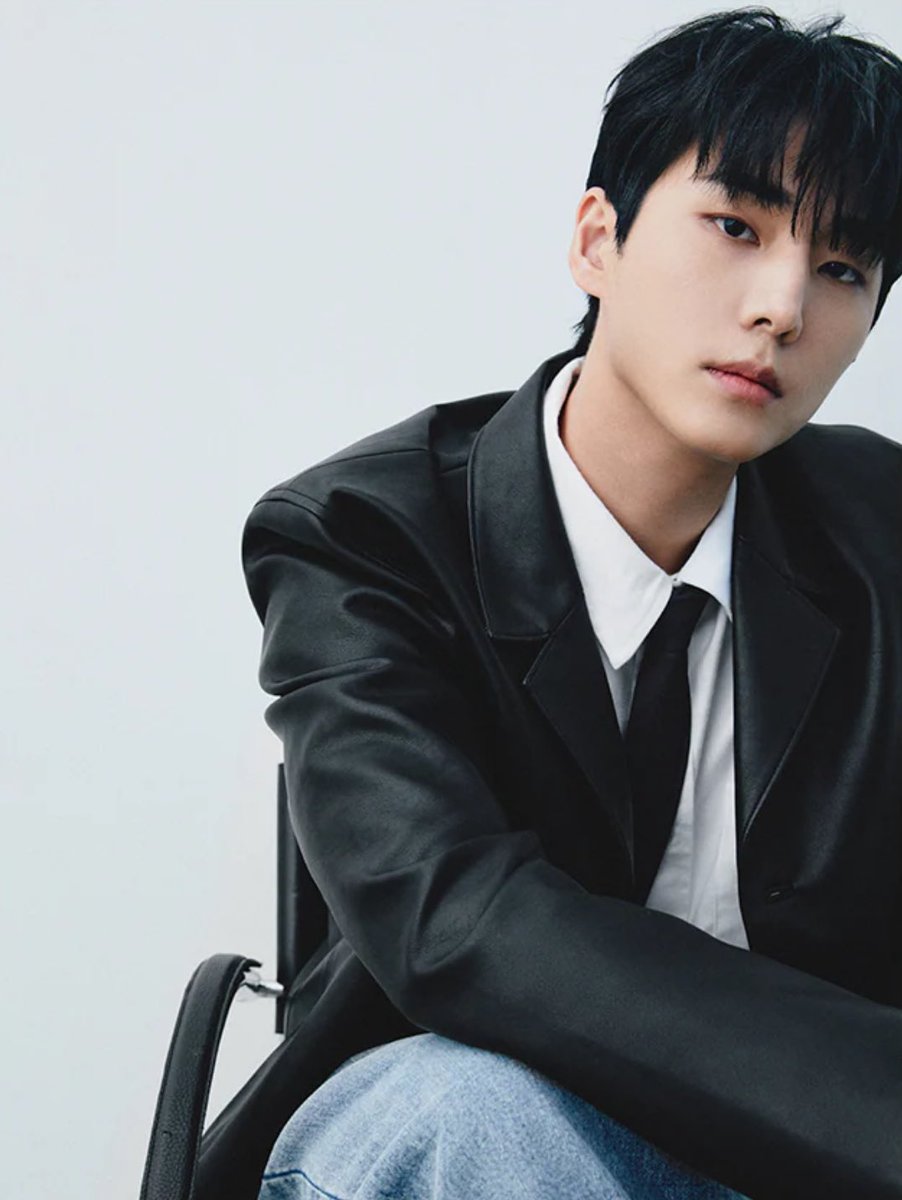 잘생겻다는말 요즘 너무마니해서 잘생김<을 대체할 새로운단어가필요한거같음  예를들면 <영케이하다>