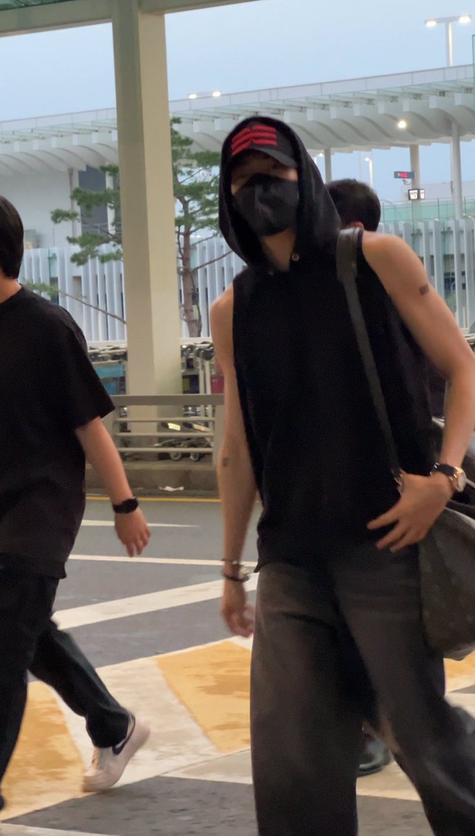 BeWith_BamBam's tweet image. ตอนรอน้องมาว่าใจเต้นแล้ว พอเห็นเสื้อเท่านั้นแหล่ะ จะเป็นลมแล้วค้าบบบบบ hot มากกกกกก 😭😭😭😭😭😭❤️‍🔥❤️‍🔥❤️‍🔥❤️‍🔥❤️‍🔥  #BamBaminCebu 
#BamBam @BamBam1A