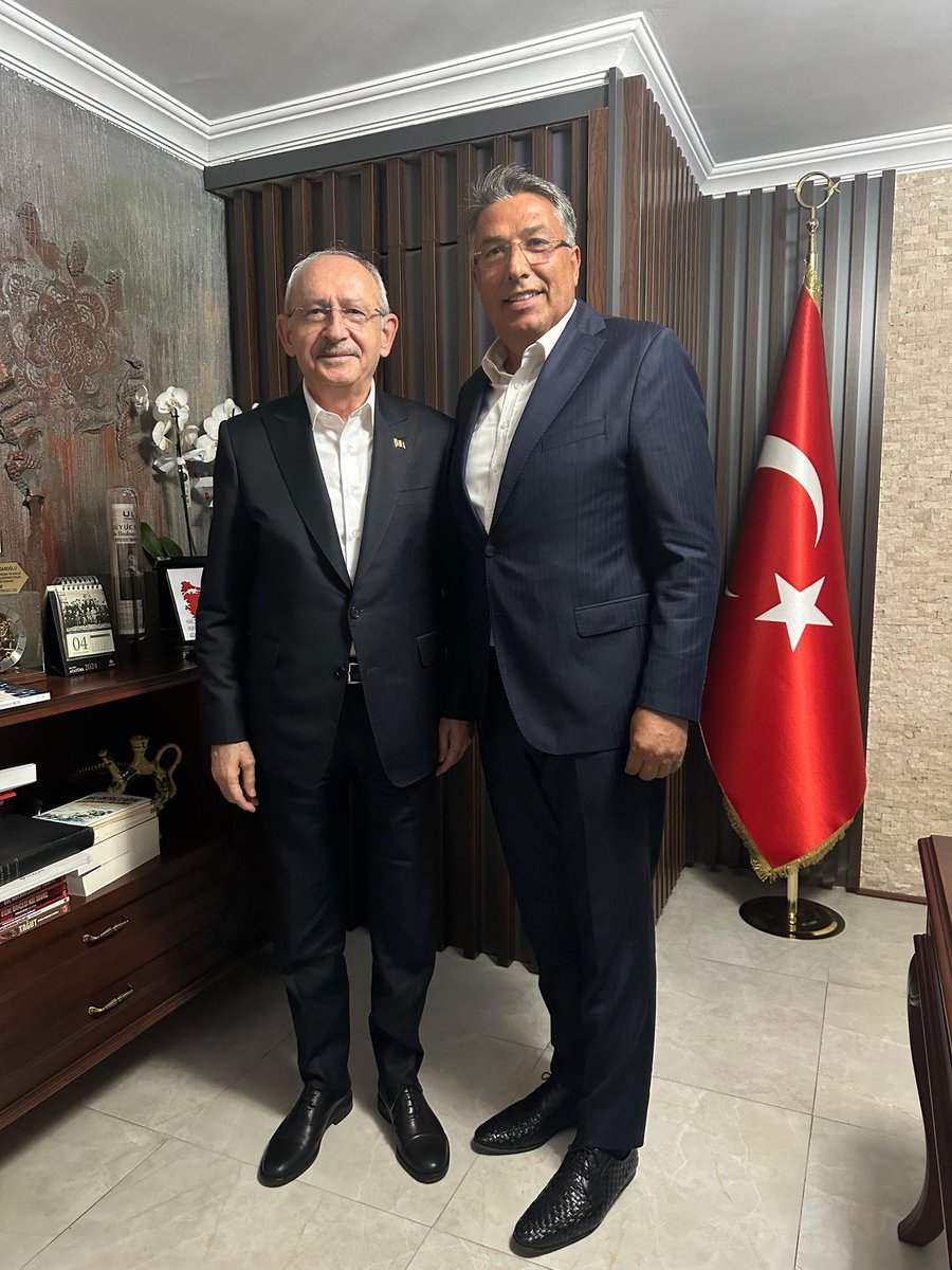 AbdullahDer (@abdullahderchp) on Twitter photo Cumhuriyet Halk Partimize umutla, sevgiyle, emekle, adalet yürüyüşü ile bizlere yol gösteren 7. Genel Başkanımız Sn. <a href="/kilicdarogluk/">Kemal Kılıçdaroğlu</a>' nu ziyarette bulunarak ülkemizin gündemine dair sohbette bulunduk. Kendisine olan saygımız, sevgimiz ilelebet devam edecektir. CHP örgütümüz, tüm Cumhuriyet Halk Partimize umutla, sevgiyle, emekle, adalet yürüyüşü ile bizlere yol gösteren 7. Genel Başkanımız Sn. <a href="/kilicdarogluk/">Kemal Kılıçdaroğlu</a>' nu ziyarette bulunarak ülkemizin gündemine dair sohbette bulunduk. Kendisine olan saygımız, sevgimiz ilelebet devam edecektir. CHP örgütümüz, tüm