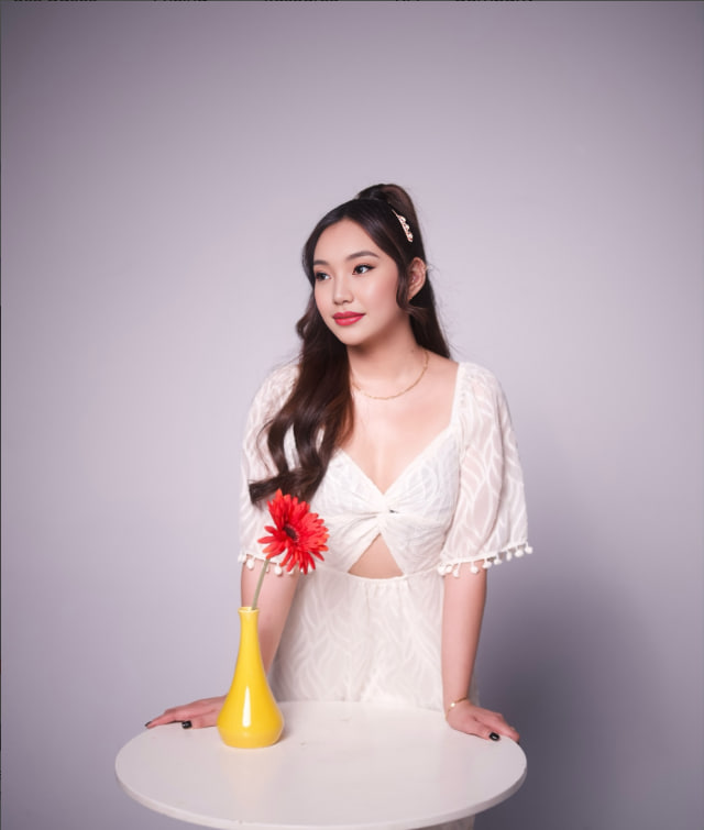 layla_ong10's tweet photo. Studio photo's are the best https://t.co/JTQT74wYLP