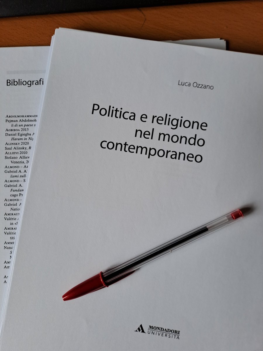 Al lavoro sulle bozze del mio nuovo libro, che sarà il primo manuale su politica e religione con una prospettiva globale in lingua italiana.
In uscita a inizio 2025 per Mondadori Università.