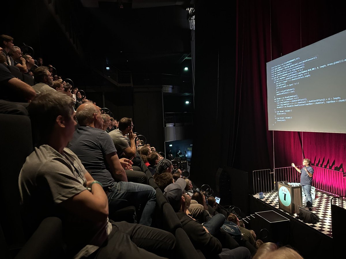Olena Kutsenko (@olenakutsenko) on Twitter photo Full room listening attentively to <a href="/gunnarmorling/">Gunnar Morling 🌍</a> sharing the story of the One Billion Row Challenge 🚀
#javazone Full room listening attentively to <a href="/gunnarmorling/">Gunnar Morling 🌍</a> sharing the story of the One Billion Row Challenge 🚀
#javazone