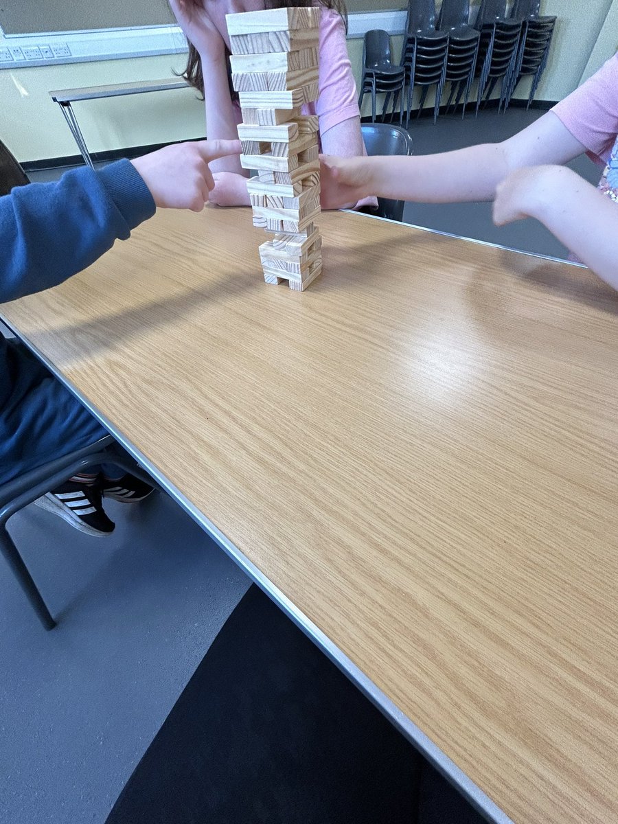 EmilyEnable's tweet image. Soaking up the last of the summer sun last night at our 13-15 #Coatbridge youth group🌤️ followed by some Pictionary and game of Jenga! #EnableCommunities #youthwork #NorthLanarkshire