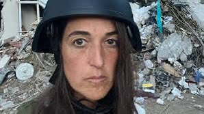 TDriver90's tweet photo. Donc une infirmière qui dénonce des massacres va en GAV ?

Quand Meyer dit : le peuple palestinien est un cancer !

Quand Nili Kupfer-Naouri bloquait l’aide humanitaire pour Gaza !

Ou quand Looping mettait le nom de député de la nation sur un missile !

Eux c’est pas pareil ? https://t.co/MKBvE6weQ0